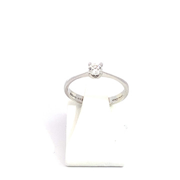 Witte solitaire ring